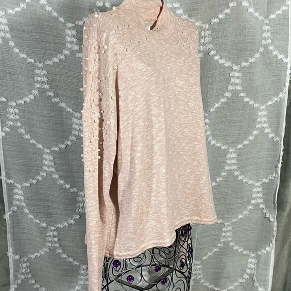 Light pink sweater w/ pearl accent shoulder size M - Picture 3 of 6